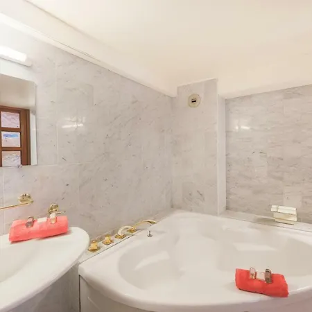Quai Des Marinieres Ap2015 By Riviera Homes Apartment *